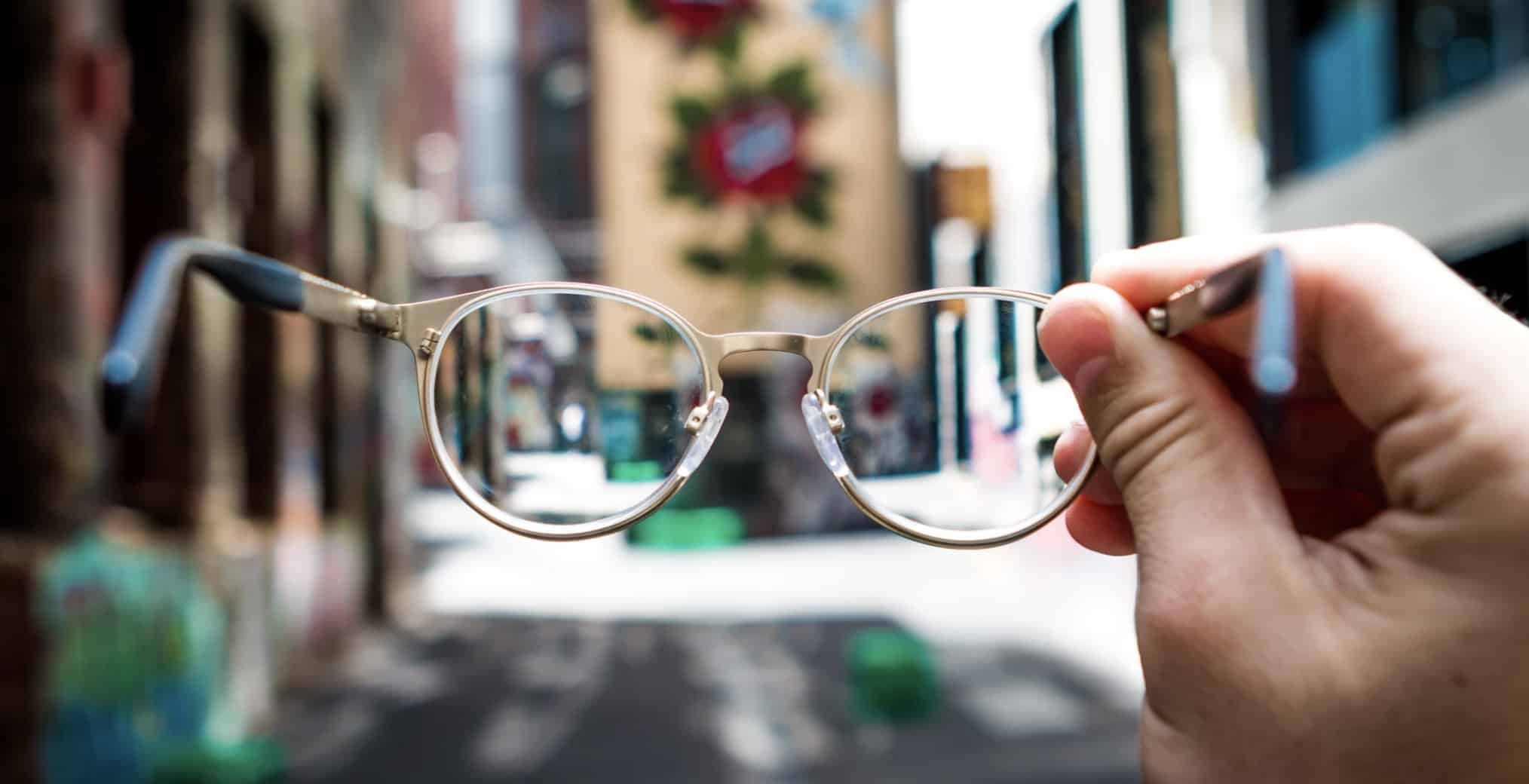 3 tips su come pulire gli occhiali da vista