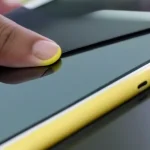 some_brand_new_ipad_models_have_a_yellow_color_problem_on_the_screen_as_shown_in_the_video_demonstration-0
